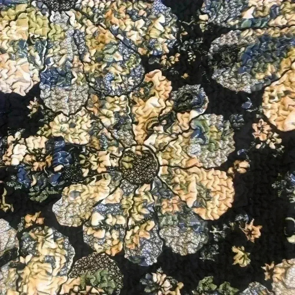 ML & Company | Black, Blue & Green Floral Stretchy Crinkle Blouse - Picture 3 of 4